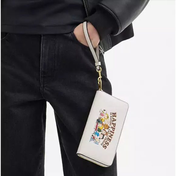 COACH x PEANUTS Long Zip Around Wallet Snoopy and Friends CBN35 Chalk NWT - Picture 6 of 7